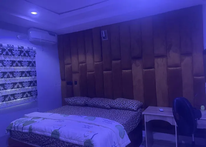 Oil City Paradise Hotel And Suites